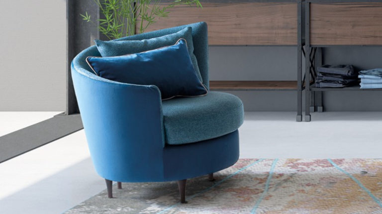 Read more about the article Armchair Prive